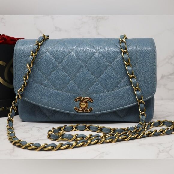 CHANEL Diana Small caviar leather CC Turnlock Quilted 22cm Baby Blue Chain bag - Picture 1 of 13